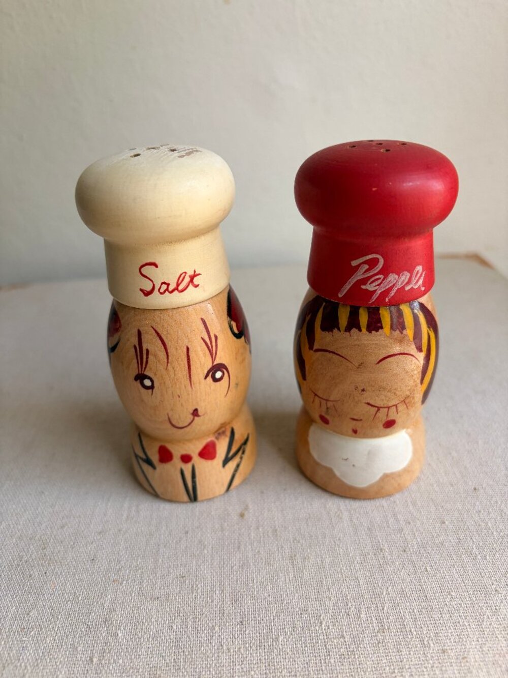 Vintage Japan 1950's Salt & Peppy Pepper Wood Shakers